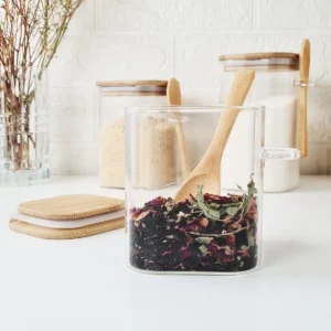 FRASCO DE VIDRIO CUAD.  CON TAPA DE BAMBÚ Y CUCHARA 8*15CM